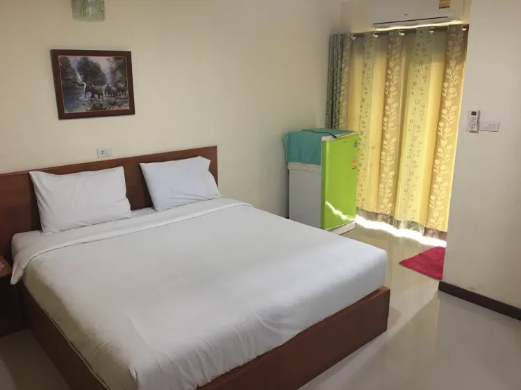 Standard Double Room (Key Deposit 100 Baht)