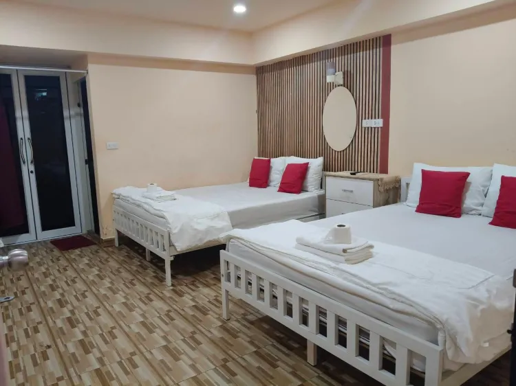 ห้องดีลักซ์เตียงแฝดพร้อมระเบียง