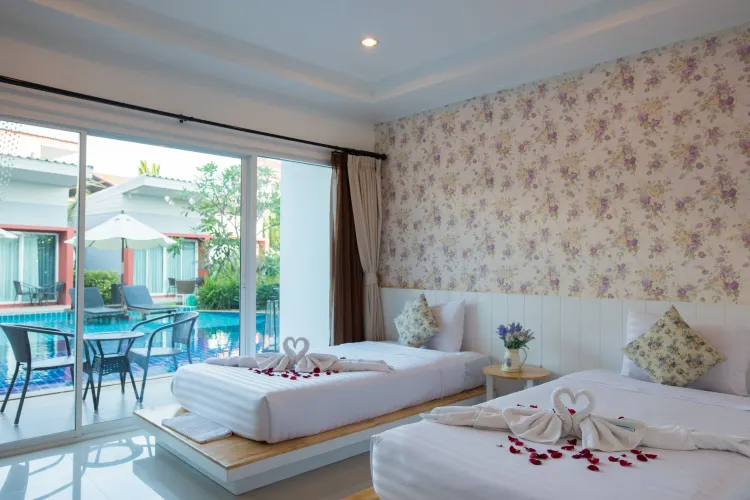 ห้องดีลักซ์ พร้อมวิวสระว่ายน้ำ