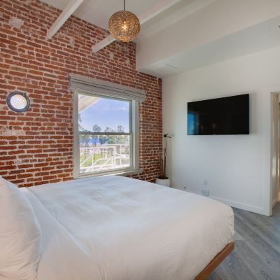 One-Bedroom Suite-Ocean Front Venice V Hotel Promo Code