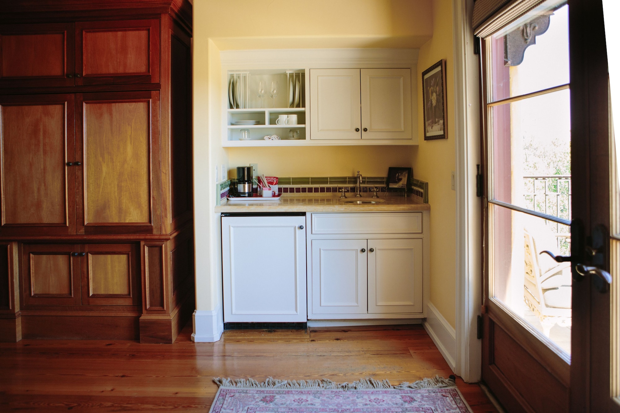 套房，1张特大床，葡萄园景观（Viognier）