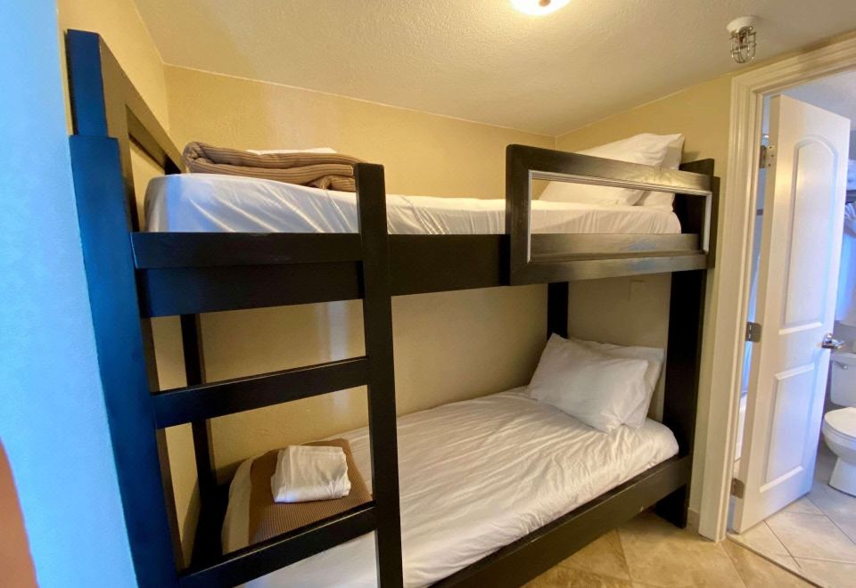 Radisson Suite Hotel OceanfrontOceanfront Family King Suite