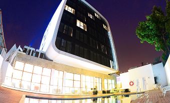 Hotel Ekuikui I - Housity