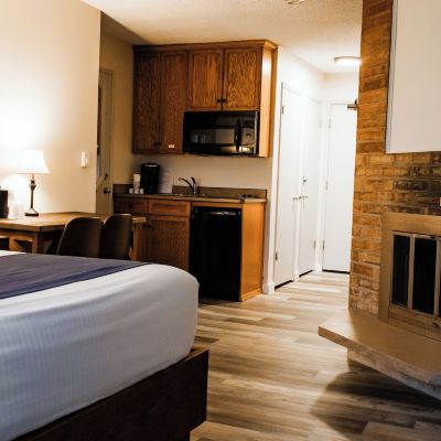 Standard Studio, 1 Queen Bed, Kitchenette (2nd Floor) Chateau Westport Promo Code