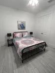 2Br First Floor. Walk to Downtown Stuart and Walk Riverfront Park.