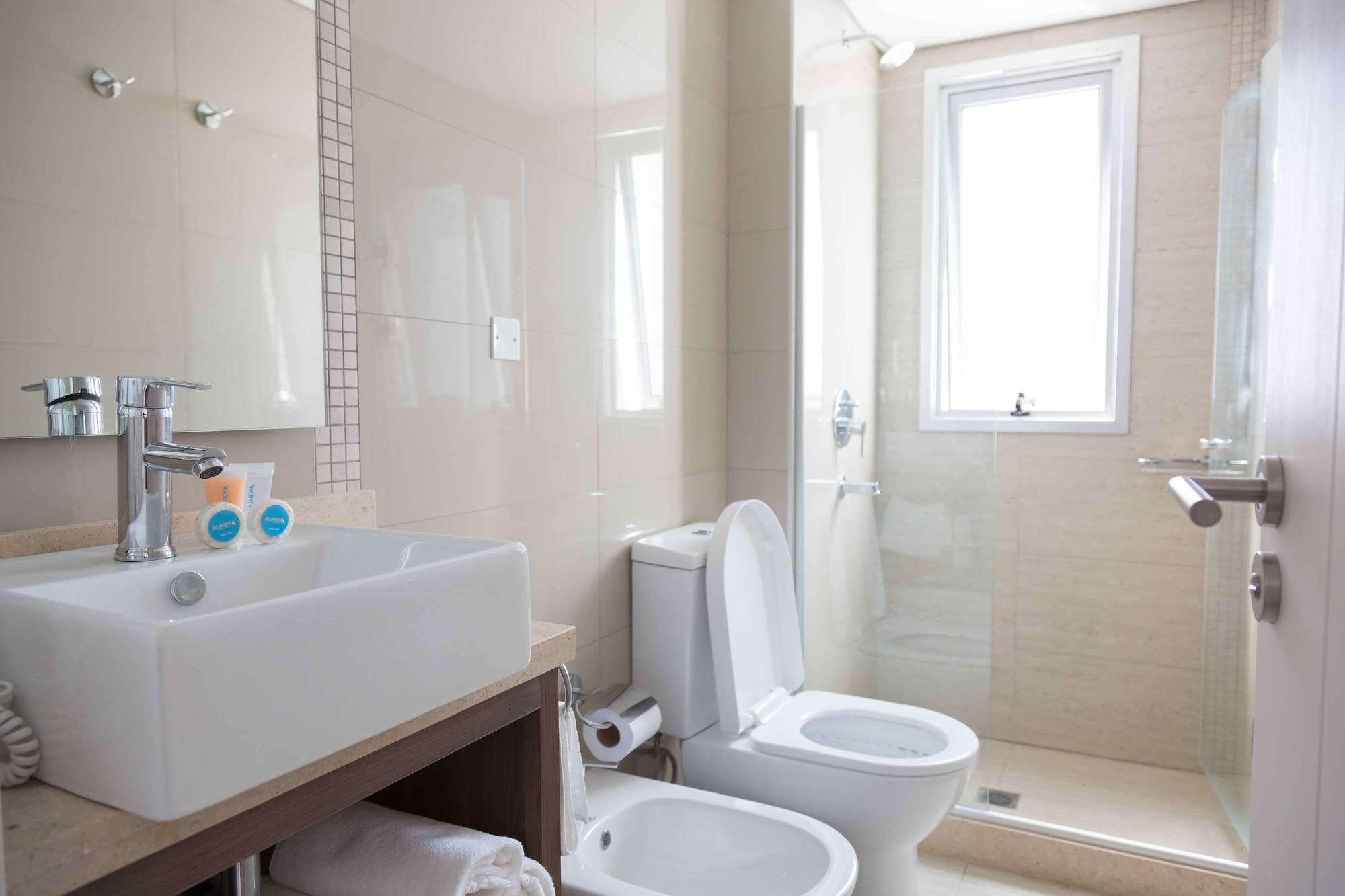 带阳台的高级海景双人间