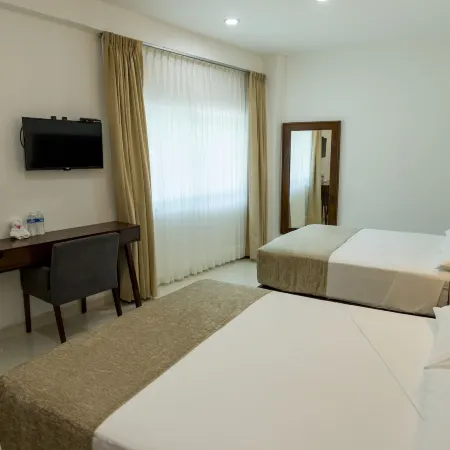 La Loma Suites