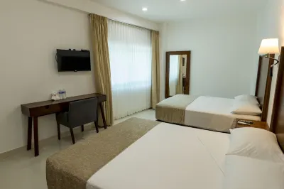 La Loma Suites Hotele w: 