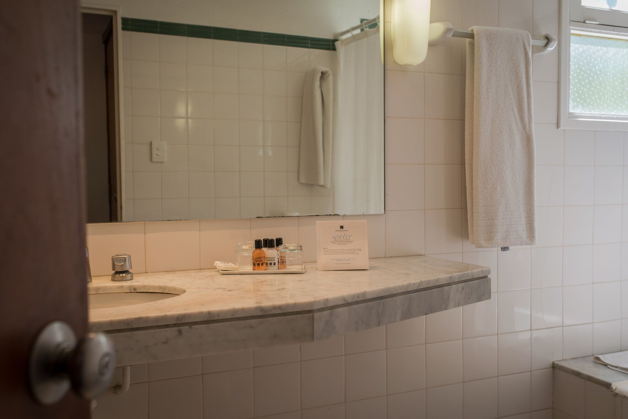 标准双人或双床房，1张特大床，阳台，花园景