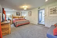 Retro Updated Blanco Abode - Steps to Main Street!