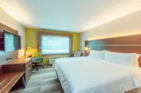 Holiday Inn Express & Suites BRADENTON WEST by IHG