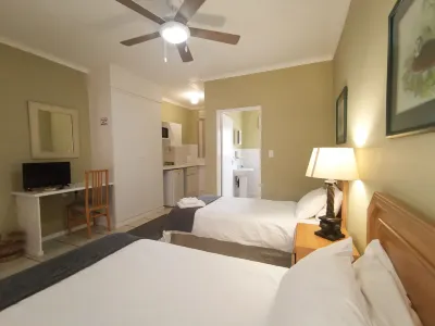 Loerie Guesthouse Отели в г. 