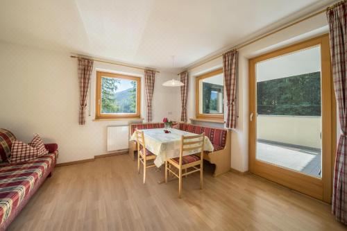 高级一卧室带阳台公寓