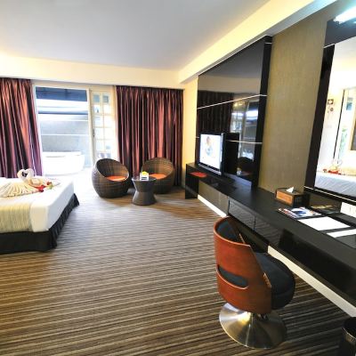 Executive Double Suite with Bathtub Kupon The Sterling Boutique Hotel Melaka