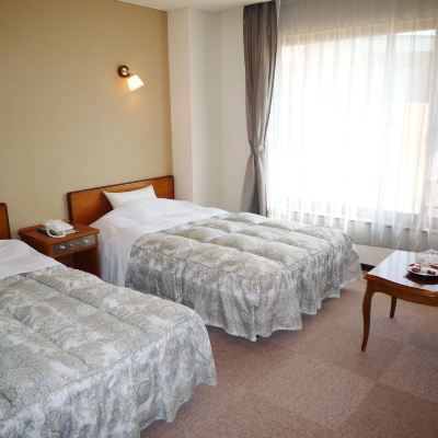 1st Floor Western-Style Room [Standard] [Twin Room] [Non-Smoking] [Smoking/Non-Smoking Not Specified] 富士見高原　ホテル八峯苑鹿の湯 クーポン