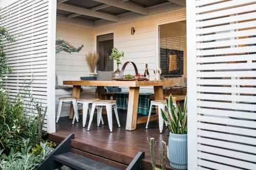Romantic Retreat in Mornington Peninsula Heartland Three-Bedroom House