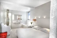 Seventeen Hotel
