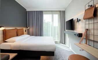 Moxy Plymouth - Housity