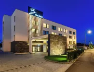 B the Hotel Hotele w: 
