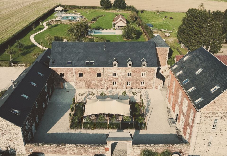 Domaine Sur Les Sarts - Housity