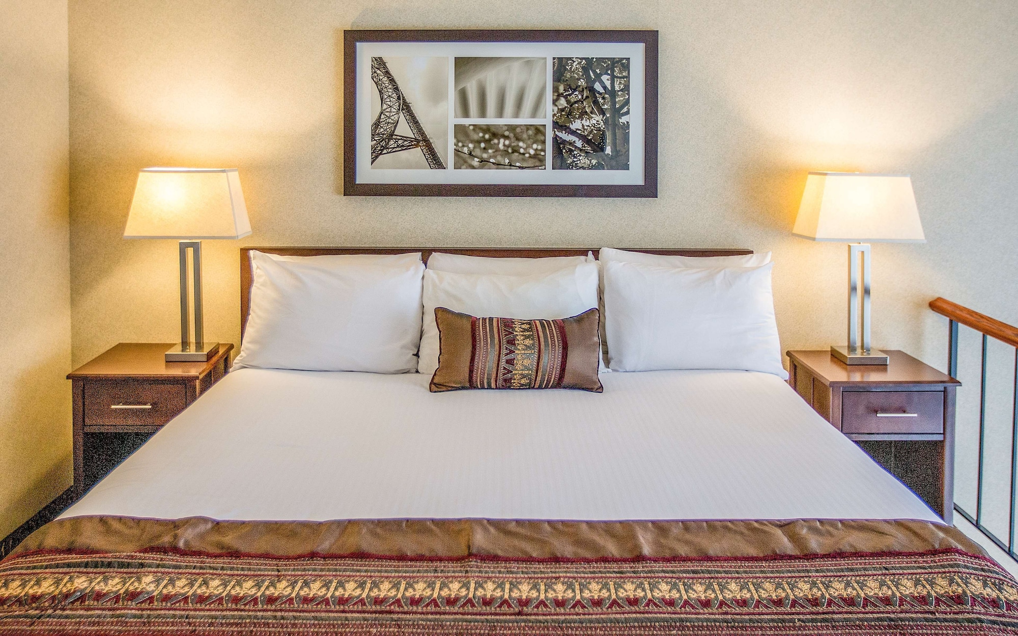 海岸小屋阁楼套房， 特大床带梳化床