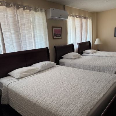 Family Quadruple Room, Multiple Beds (1 Queen Bed And 1 Single Bed) 哈爾孟圓環飯店優惠