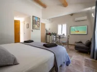 Mas la Cheneraie Hotels in Lourmarin
