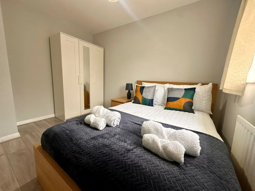 Spacious 4 Bed House With Parking In Wolverhampton - Wolverhampton