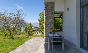 "Lake & Mountain" Summer House - Housity