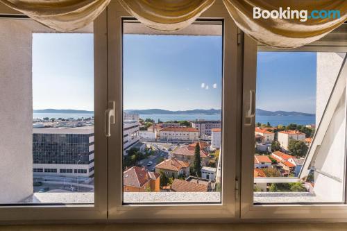 带阳台的两卧室公寓