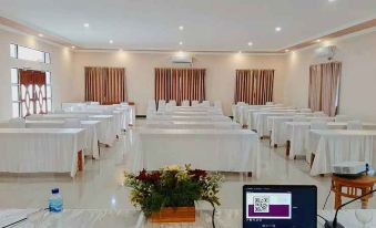 Sunrise Hotel Larantuka - Housity