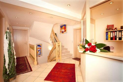 带阳台的两卧室公寓