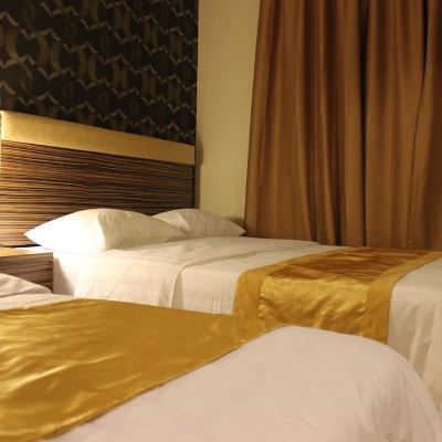 Bilik Bertiga Kupon Clover Hotel