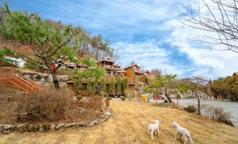 Yangpyeong Aesop Story Pension (Hinoki, Spa, Mountain View)