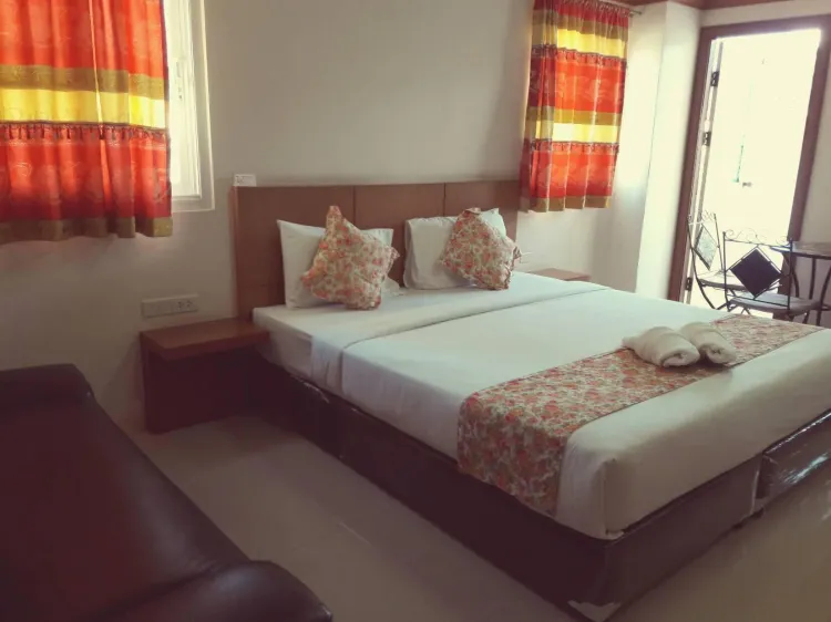 1 เตียงคู่, ห้องมุม