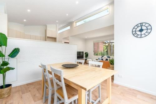 Peaceful 1Br Courtyard Unit in Quiet Dickson - Hosted by CanStay One-Bedroom Apartment