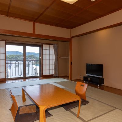 【高樓層】日式房間帶10榻榻米【日式客房】【無煙】【山脈景觀】 水明館優惠