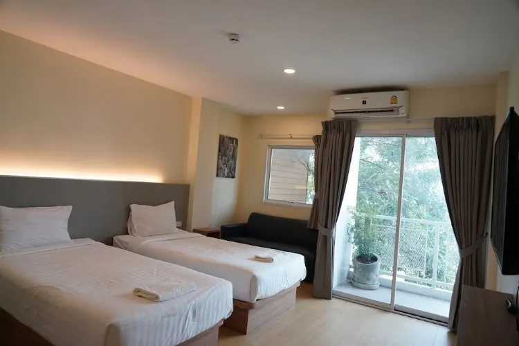 ห้องดีลักซ์ เตียงแฝด พร้อมวิวเมือง