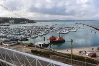 德文郡海岸海景公寓酒店
