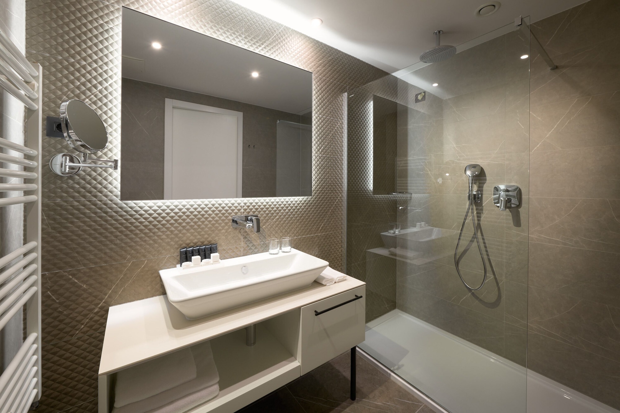 Amphora Hotel标准双人或双床房