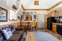 Ravens Heart Cabin Hotels in 