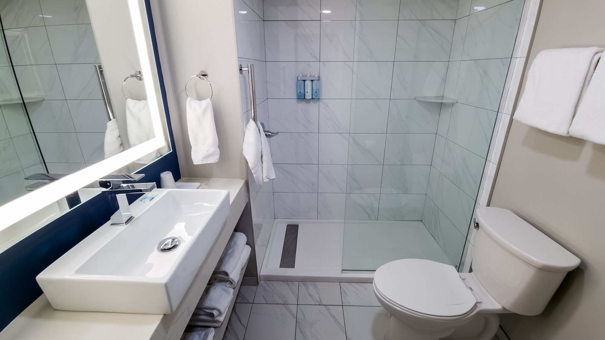 豪华客房， 2 张大床， 湖景