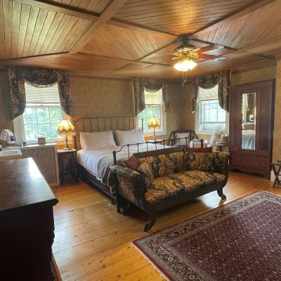 Martin Chester's Room Arlington Inn Promo Code