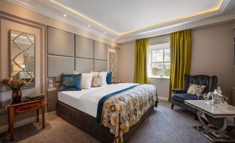 Cork's Vienna Woods Hotel & Villa's - Housity