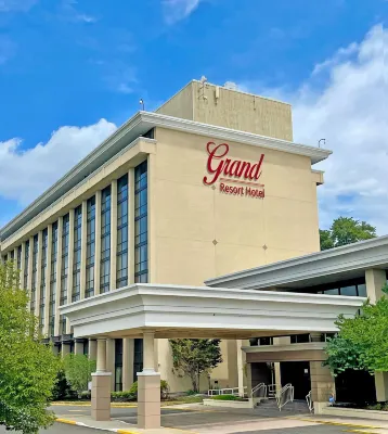Grand Laurel Hotel