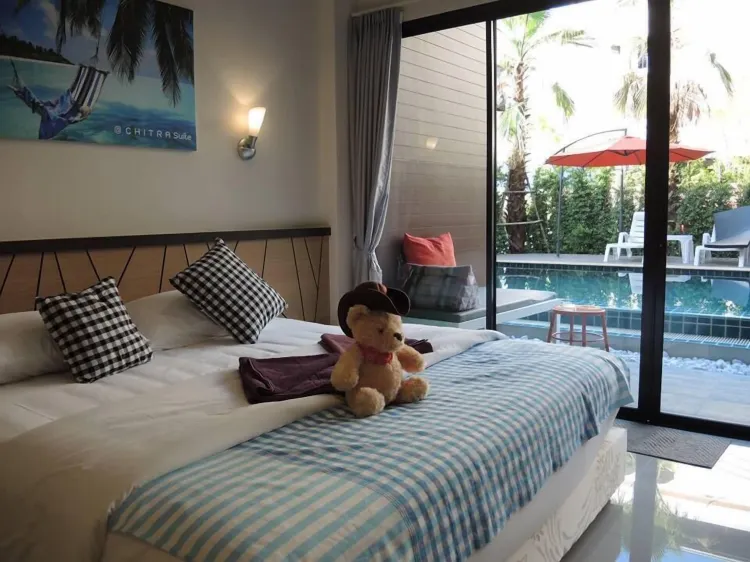 ห้องดีลักซ์ พร้อมทางลงสระว่ายน้ำ