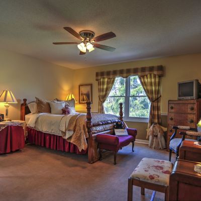 Standard King Room with Mountain View-Non-Smoking Blue Mountain Mist Country Inn & Spa Promo Code