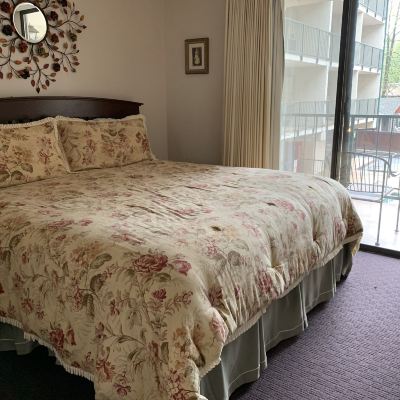 Condo, 1 Bedroom (107) Oak Square Rentals Promo Code