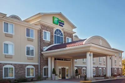 Holiday Inn Express & Suites MERIDEN by IHG Hotels in 