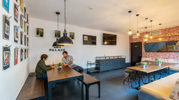 Oasis Backpackers' Palace Seville 食事・レストラン